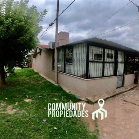 Venta hermosa casa en V Mitre ESQUINA C/LOCAL comercial. sobre av principal. 3 Dorm