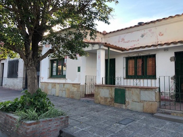 OPORTUNIDAD - VENTA Casa en Alvarado al 2500